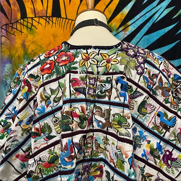 π Embroidered lovely bird flower top - Picture 6 of 13